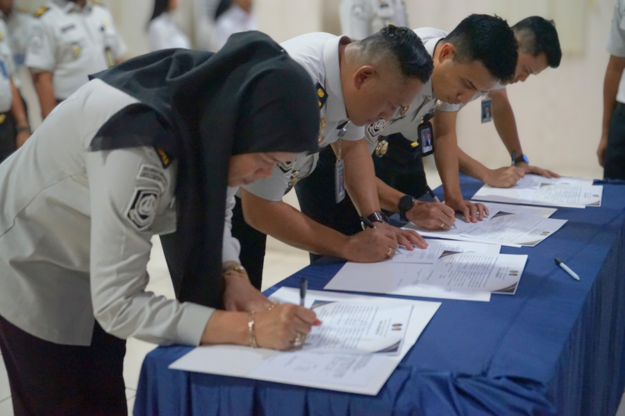 Perkuat Integritas dan Profesionalisme, Imigrasi Kalianda Gelar Penandatanganan Komitmen Bersama